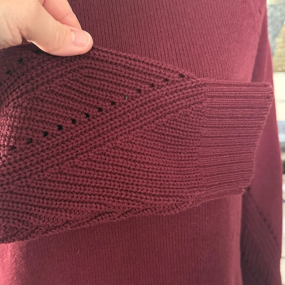 Isaac Mizrahi Live women’s Burgundy Red Turtleneck Sweater Women’s Medium